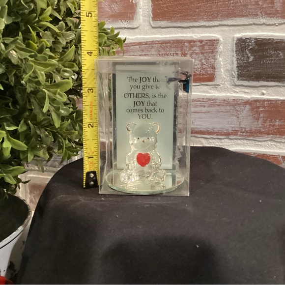 NIB - Glass Crafted - Red Heart “Joy” Bear - Mirrored Base - Gold Trimmed Ears - Picture 8 of 9